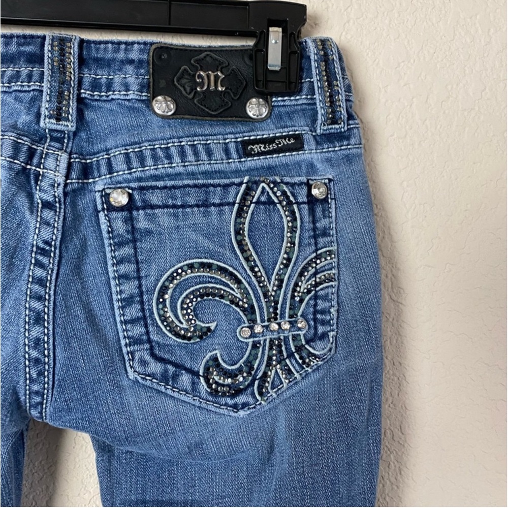 Miss Me Distressed Fleur De Lis Embellished Rhinestone Boot Cut Jeans Size 26” - Picture 11 of 15